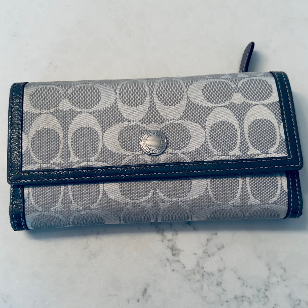 Coach Signature Tri-Fold Wallet in Silver/Gray w/ Leather Lining & Checkbook